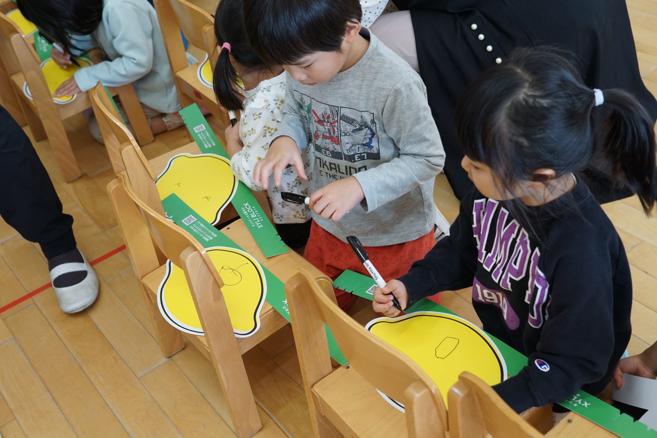 オリジナルかんむりにお絵描きタイム